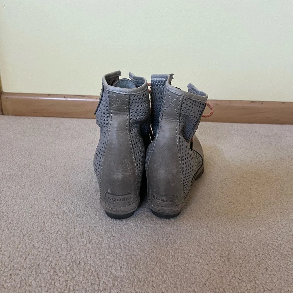 Sorel Women's Lace Up Gray and Pink Boots - Picture 4 of 7